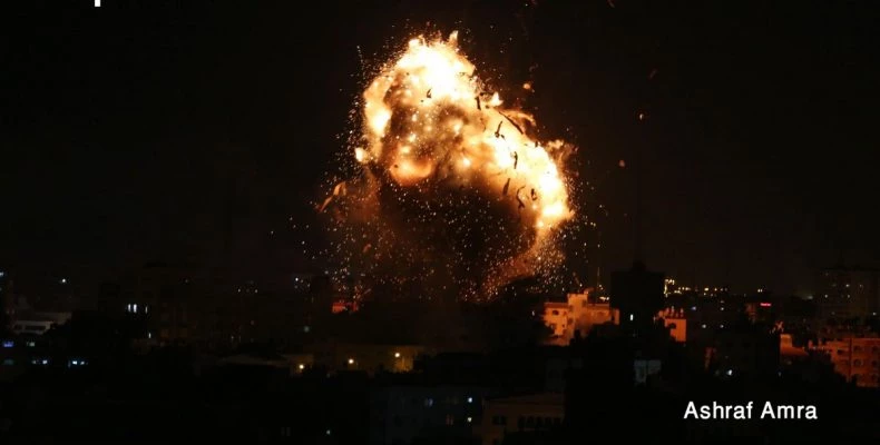 «Κόλαση» πυρός στη Γάζα: Οι Ισραηλινοί βομβάρδισαν τον τηλεοπτικό σταθμό της Χαμάς – Μεταφέρουν τεθωρακισμένα στα σύνορα